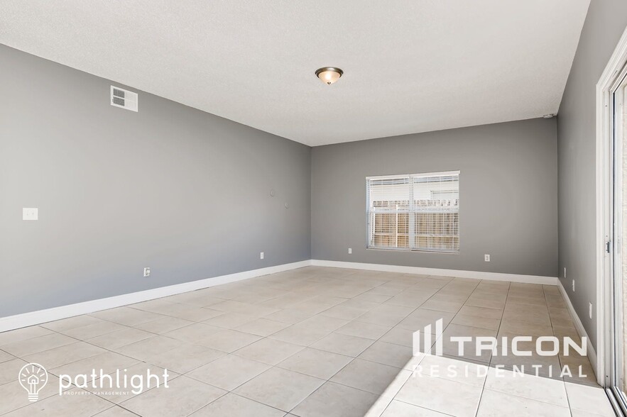 Building Photo - 102 Knights Hollow Dr