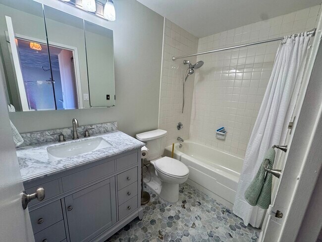 Building Photo - 77 Adams St