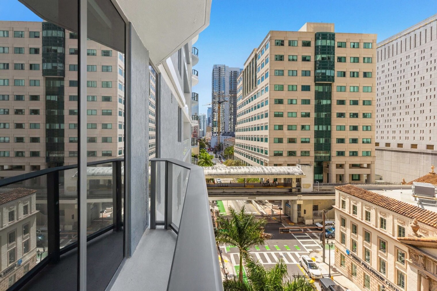 Building Photo - 501 NE 1st Ave