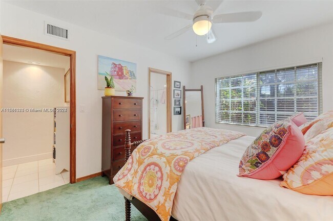 Building Photo - 7548 SW 58th Ave