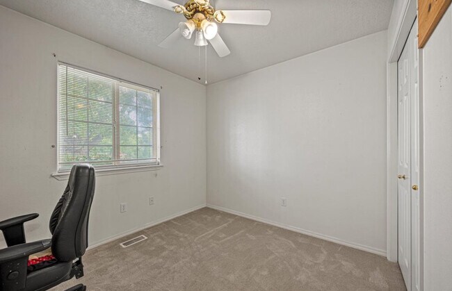 Building Photo - 803 Coopers Ct