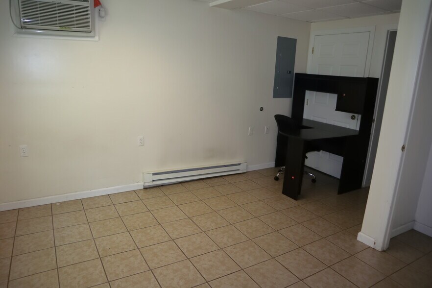 Building Photo - 525 6th St