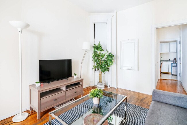 Building Photo - 223 E 14th St