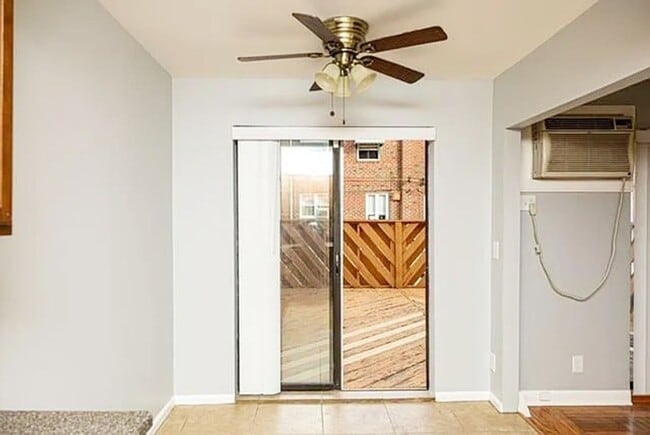 Building Photo - Stunning 3-Bedroom Townhome with One-Car Garage! Available NOW!