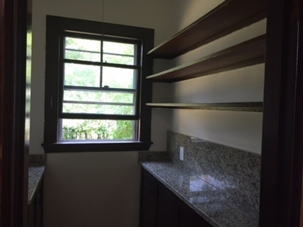 Building Photo - 17 Burroughs St