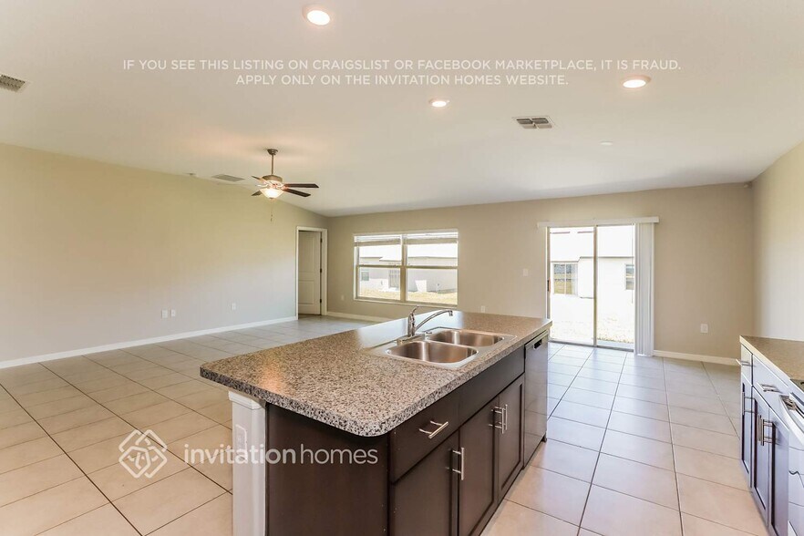 Building Photo - 1585 Blue Rose Dr