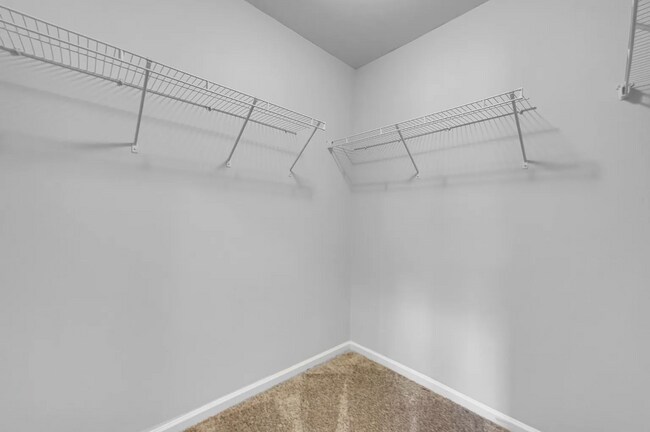 Building Photo - 3-Bedroom Townhome in Highland Creek – Ava...