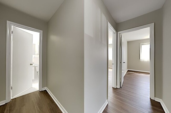 Building Photo - 550 E Bledsoe St