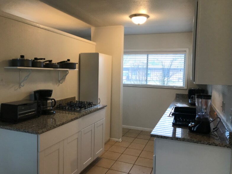 Building Photo - 142 Aldrich Dr