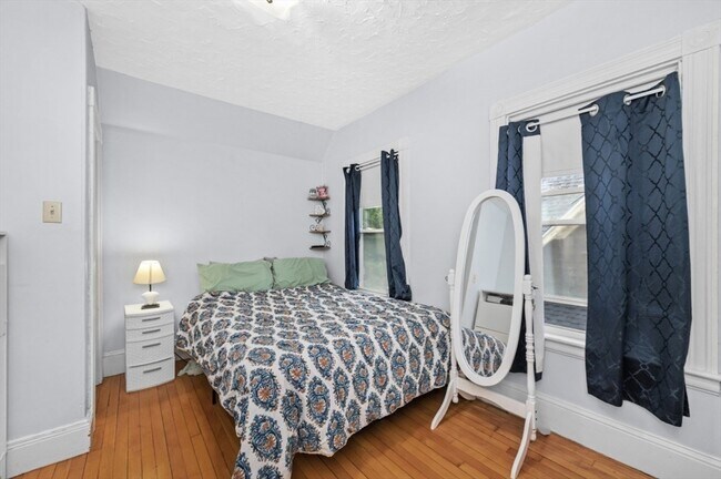 Building Photo - 38 E Foster St