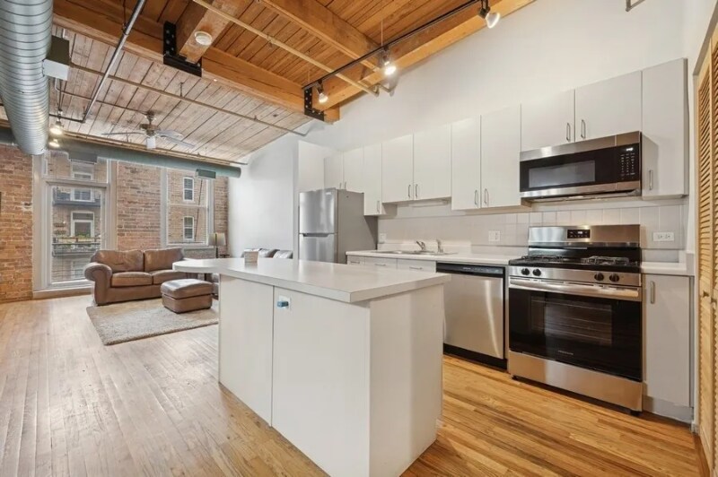 Building Photo - 420 S Clinton St