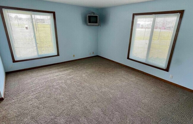 Building Photo - 514 E Olive St