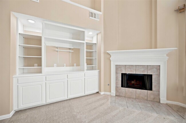 Building Photo - 14715 Golden Bough Ln