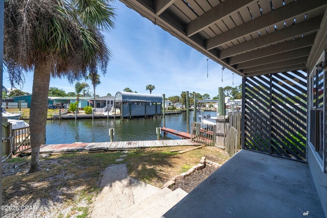 Building Photo - 929 Marina Dr