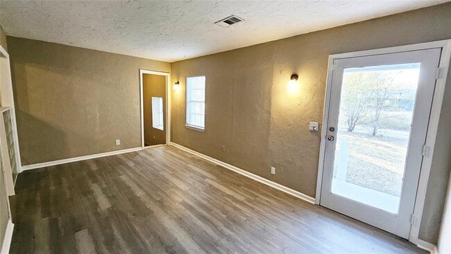 Building Photo - 4110 SE 11th St