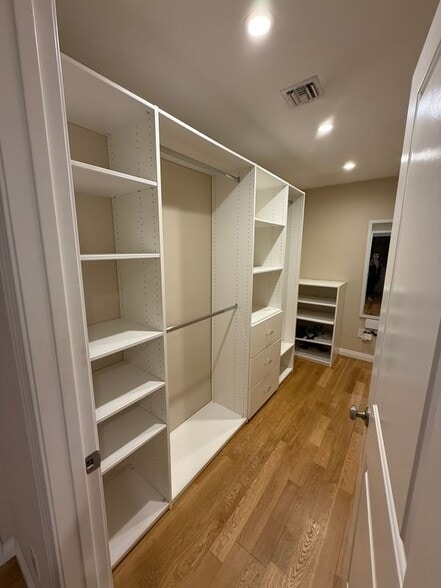 Building Photo - 5906 Graves Ave