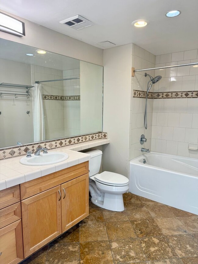 Building Photo - Pet Friendly Two Bedroom in High-Rise