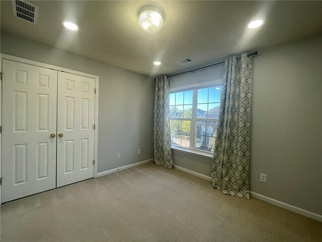 Building Photo - 6050 China Rose Ln