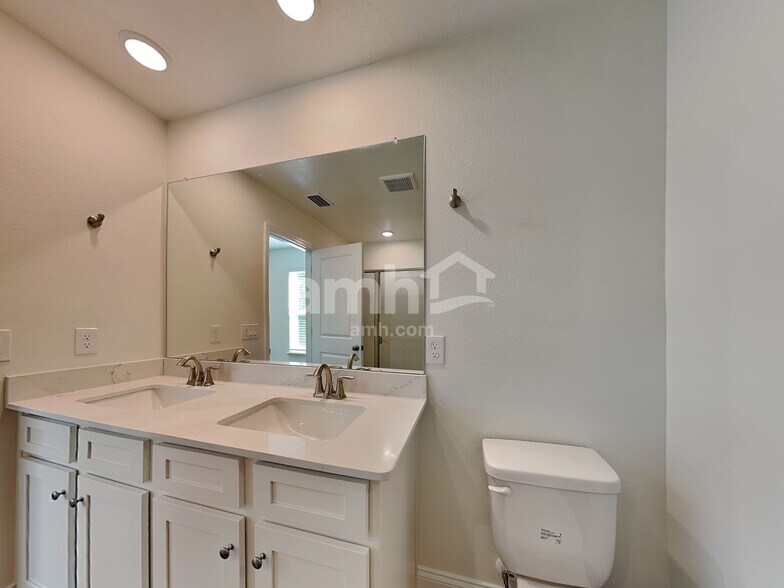 Building Photo - 5702 Oesterle Rd