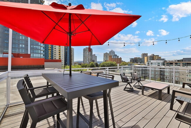 Building Photo - Annaliese