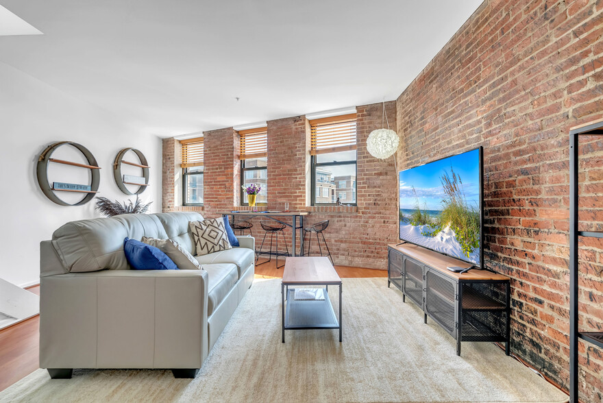 Downstairs living room with Italian leather sofa bed and flat screen TV. - 1000 Fell St