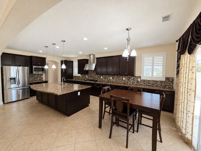 Building Photo - 2595 E Ebony Dr
