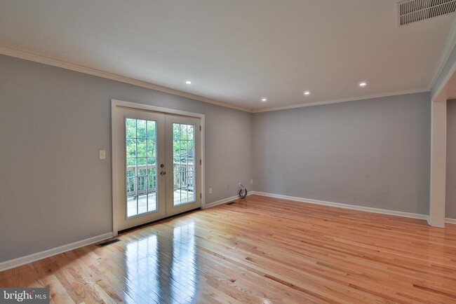 Building Photo - 8 Donagh Ct