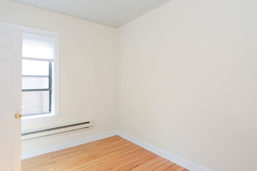 Building Photo - 3733 N Pine Grove Ave