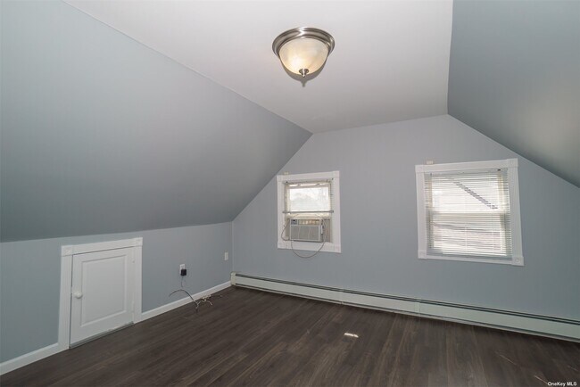 Building Photo - 303 Lansdowne Ave