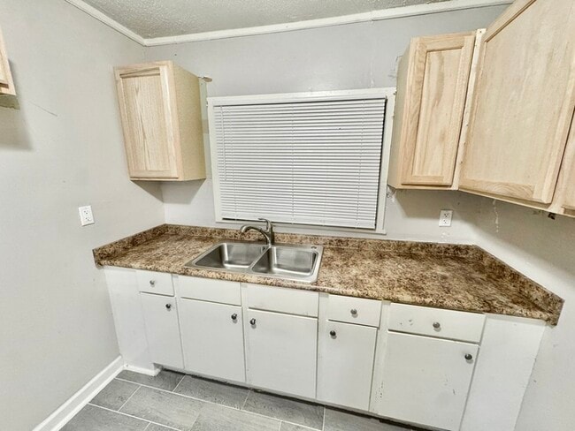 Building Photo - 655 Granada Rd