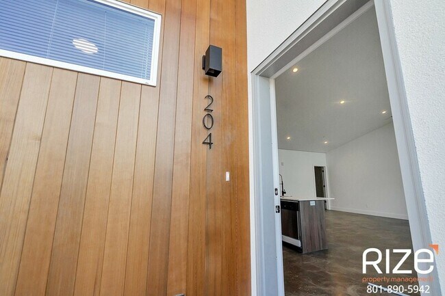 Building Photo - 3359 S 900 E