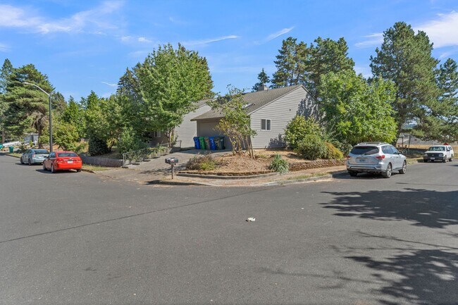 Building Photo - 9th Ct Duplex - AL-2402