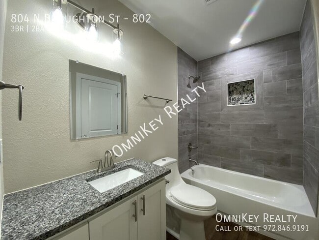 Building Photo - 804 N Broughton St