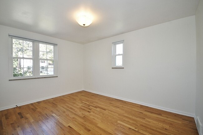 Building Photo - Charming 3-Bedroom/2-Bathroom Home in White Hall