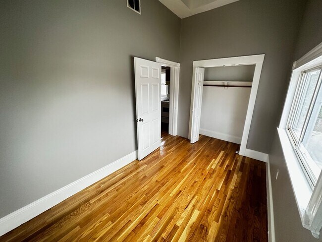Building Photo - Available now - Only pay half broker fee -...