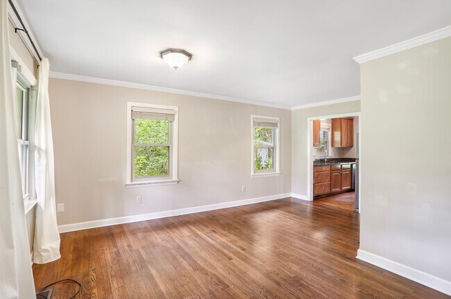 Building Photo - 932 Winburn Dr