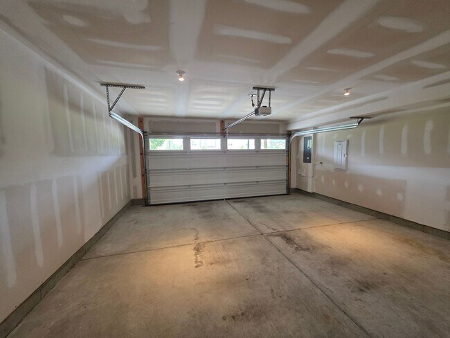 Building Photo - 412 Bulkhead Pl