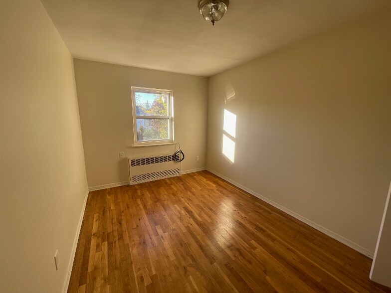 Building Photo - 72 Paerdegat 2nd St