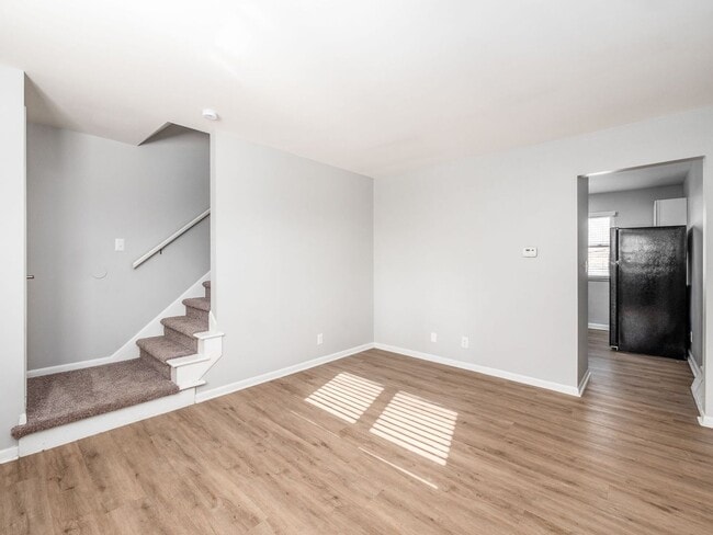 Building Photo - 554 Riverview Dr