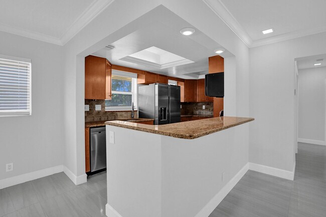 Building Photo - 2755 NE 28th Ave
