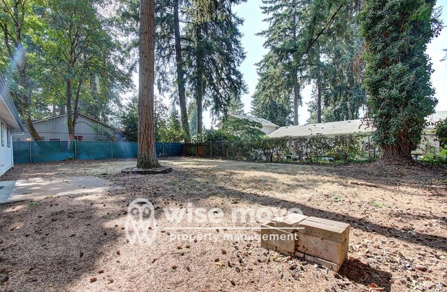 Building Photo - Newly Renovated 3 bedroom with HUGE yard