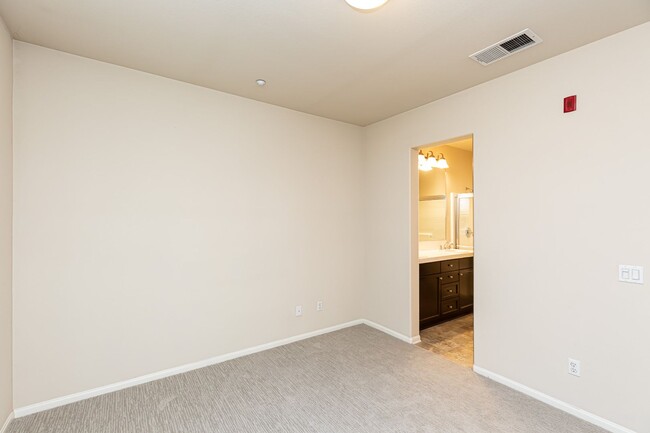 Building Photo - ***MOVE IN SPECIAL $250.00 OFF FIRST MONTH...