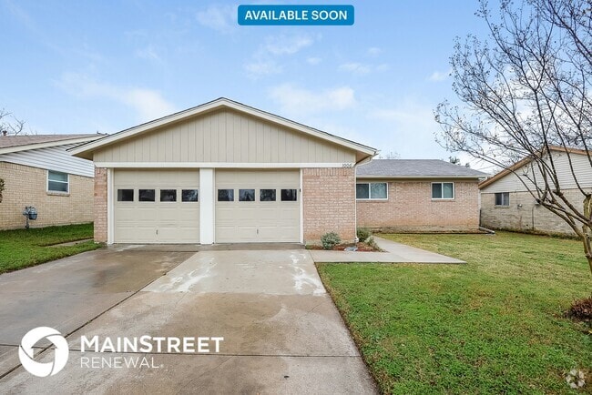 Building Photo - 1006 Bunn Dr