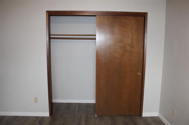 Building Photo - 2 Bedroom, 1 Bathroom Duplex!!!!