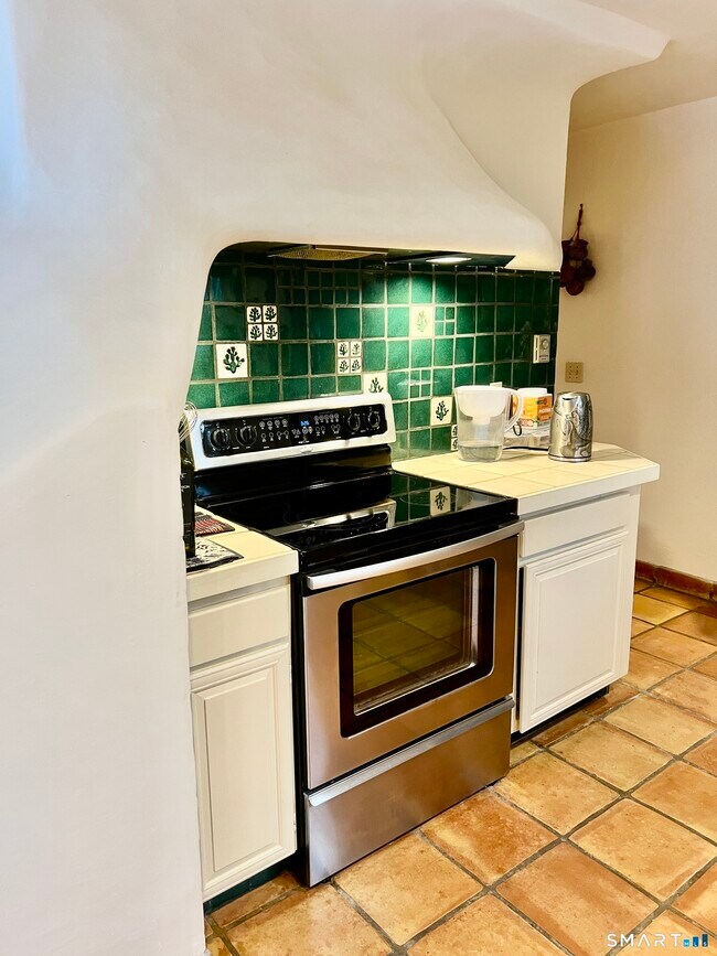 Building Photo - 290 Cliffside Dr