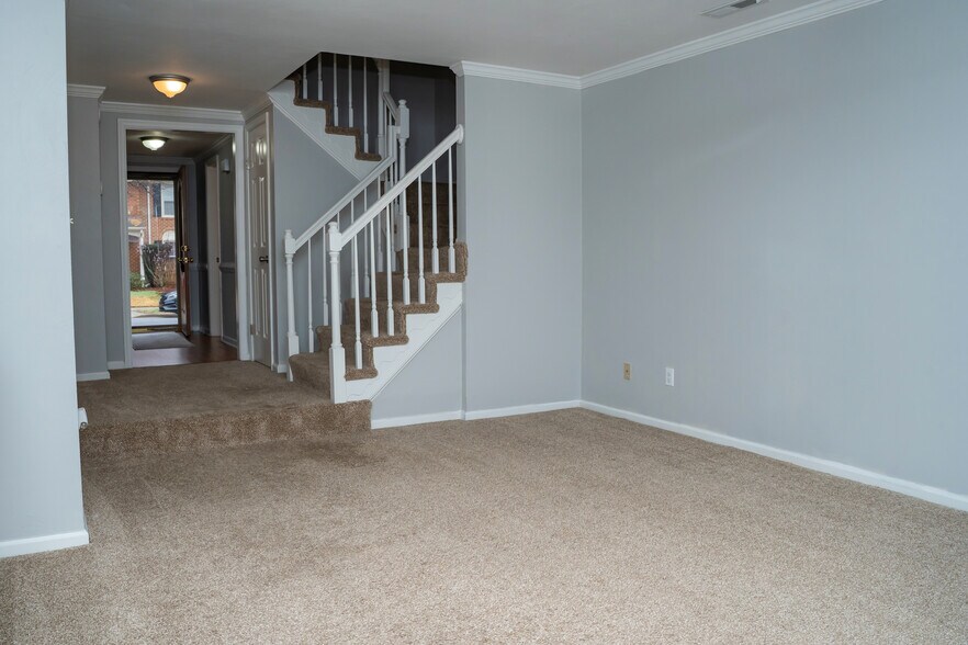 Building Photo - 1026 Tottenham Ln