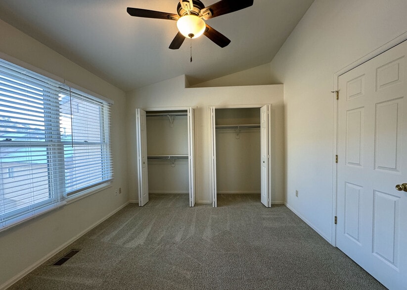 Building Photo - 6913 Yellowpine Dr