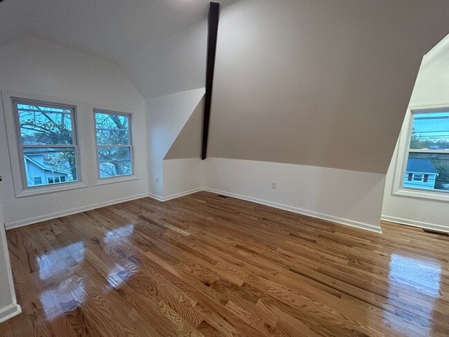 Building Photo - Stunning 5-Bedroom Home