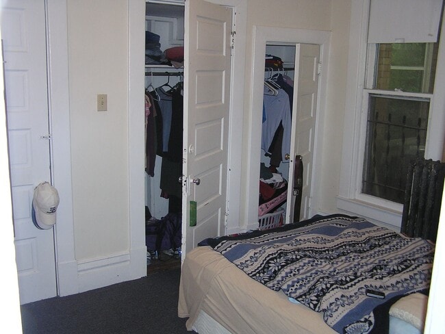 Building Photo - 398 Linden Walk