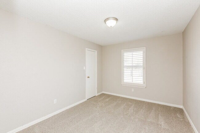 Building Photo - 4079 Tulip Tree Dr